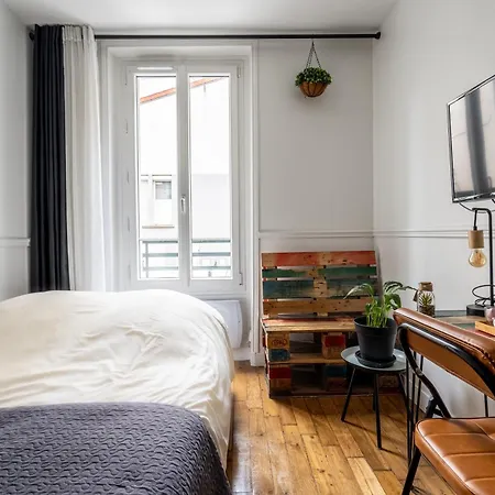 Au Marche Aux Puces De Ouen Séjour chez l'habitant *